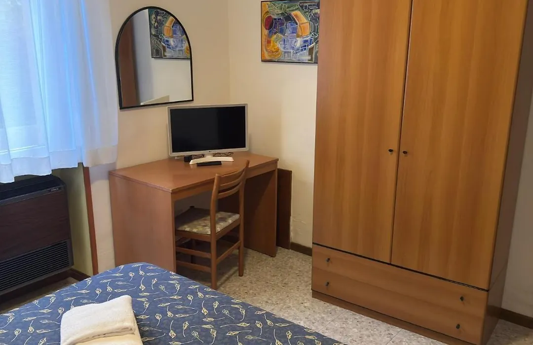 Hotel Benacus-1